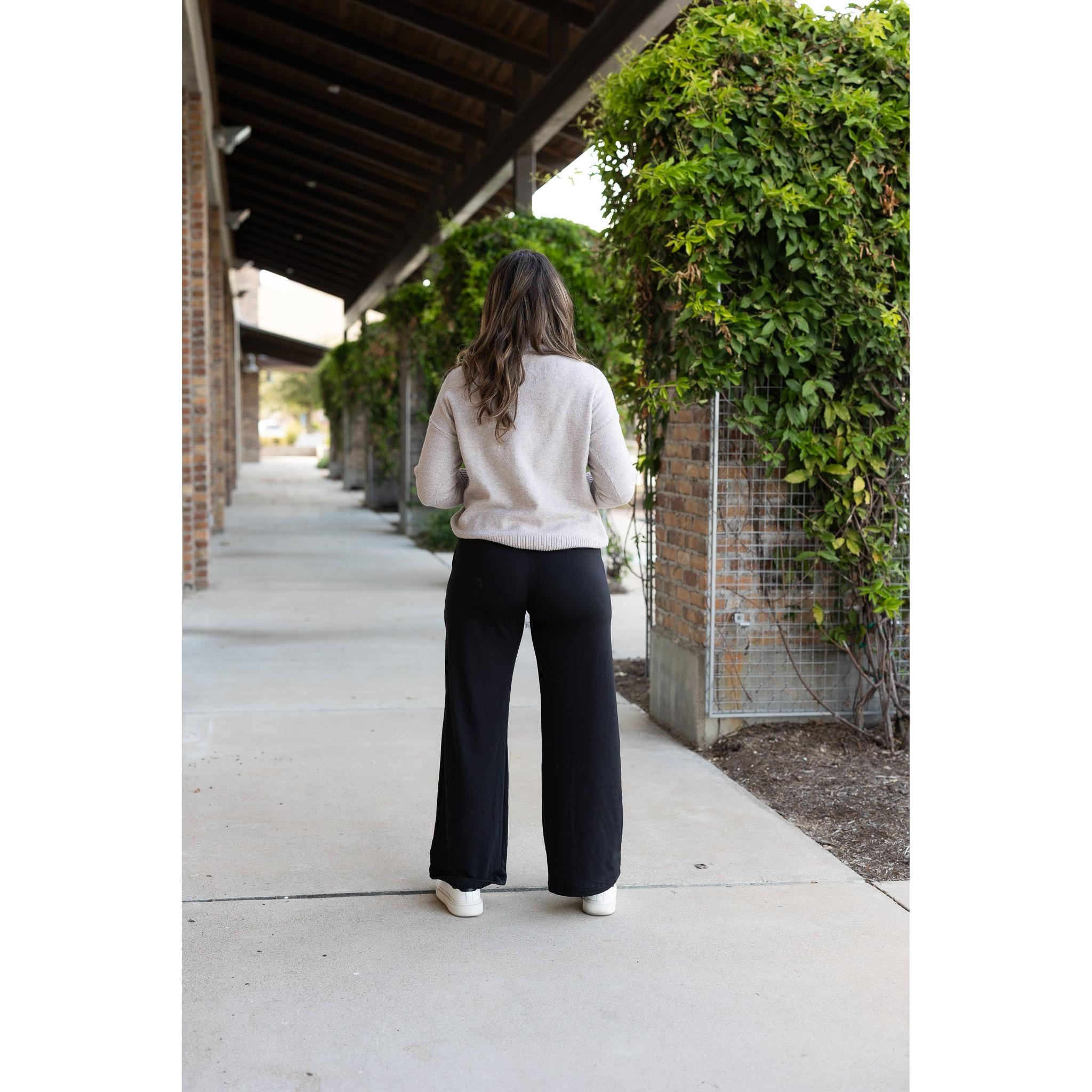 Jenna Comfy Wide Leg Fleece Pants with pockets and drawstring waist
Buttery soft wide leg fleece pants for women by Julia Rose